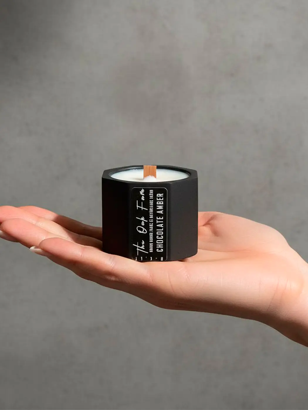 Natūralaus vaško aromatinė žvakė juodame gipsiniame indelyje (45g) Natūralaus vaško aromatinė žvakė juodame gipsiniame indelyje (45g)