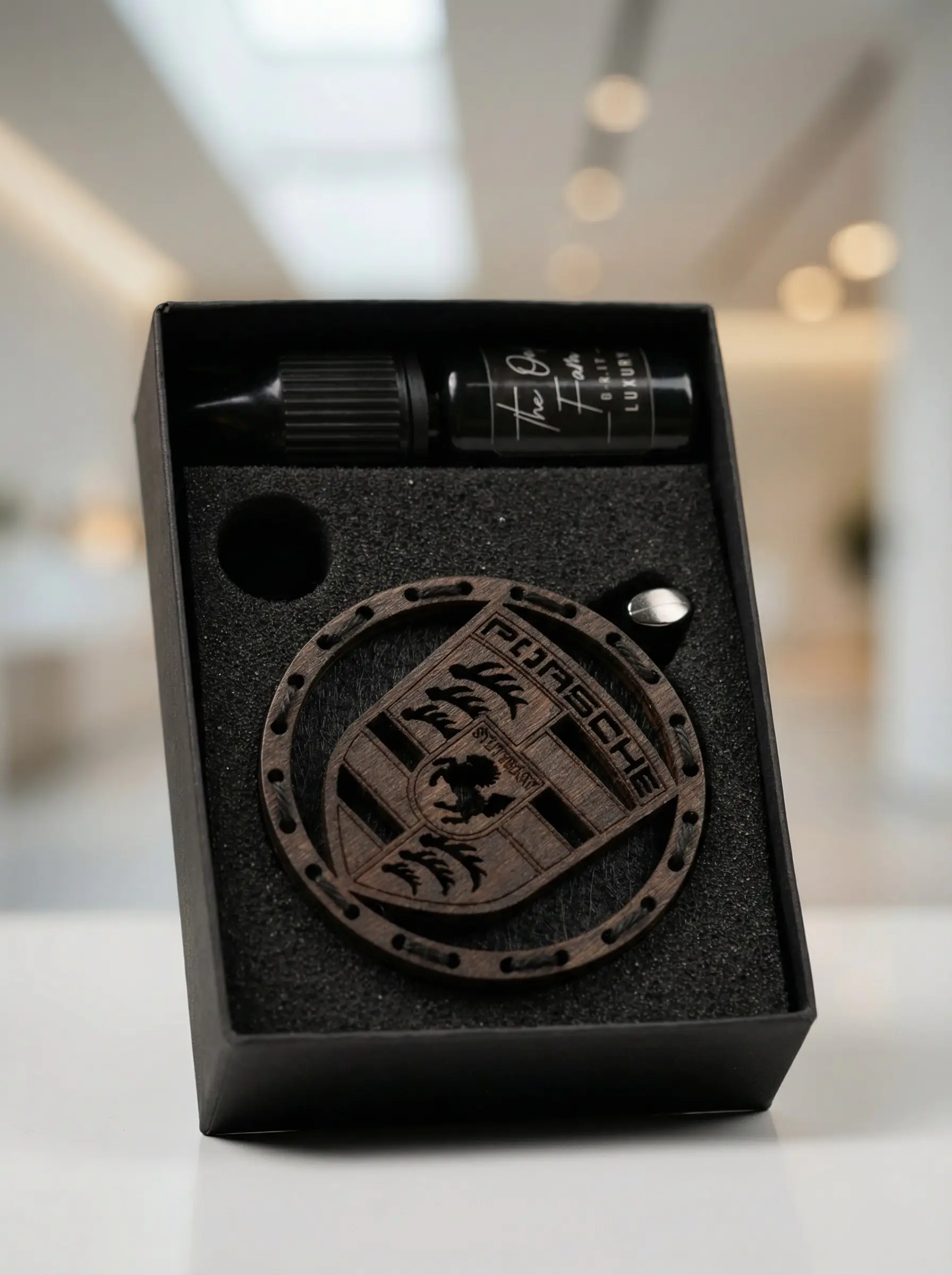 Pakabinamas automobilio kvapas su jūsų automobilio markės logotipu Pakabinamas automobilio kvapas su jūsų automobilio markės logotipu