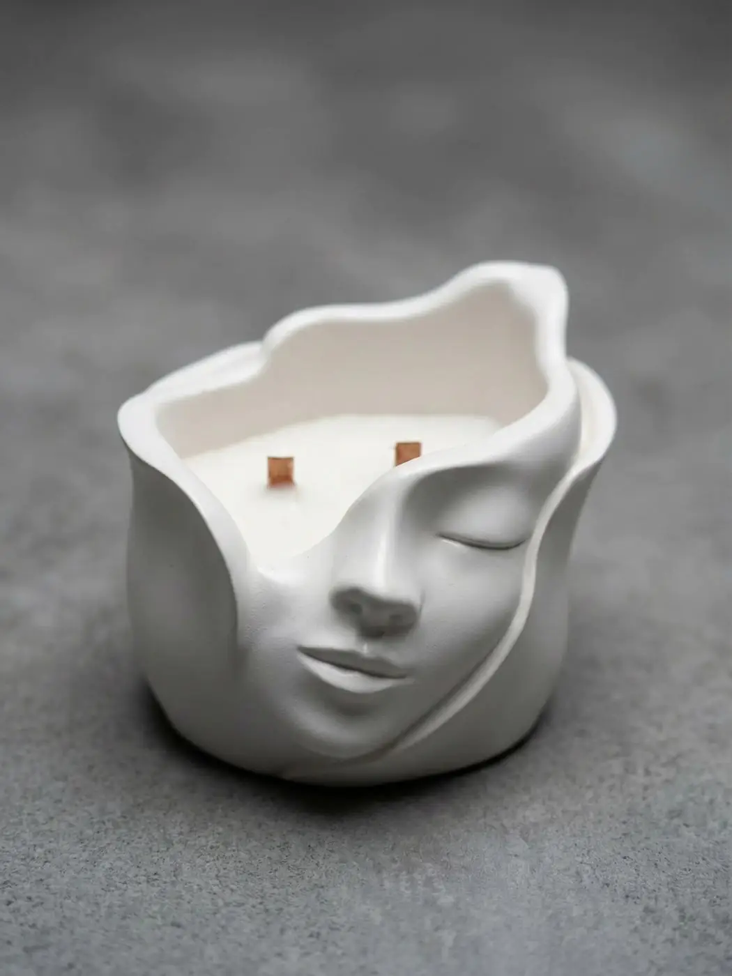 Kvapnioji žvakė „Flora“, gipsinė figūrėlė (110g) Kvapnioji žvakė „Flora“, gipsinė figūrėlė (110g)