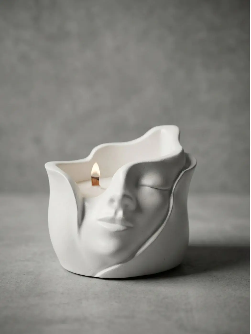 Kvapnioji žvakė „Flora“, gipsinė figūrėlė (110g) Kvapnioji žvakė „Flora“, gipsinė figūrėlė (110g)