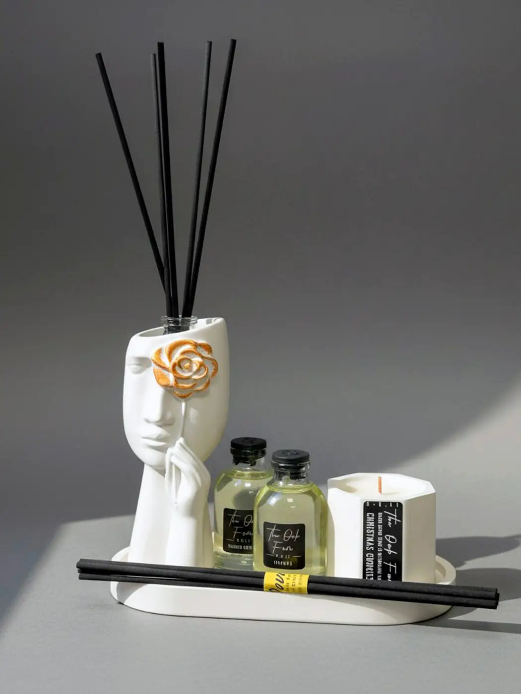 Baltas rinkinys: Figūrėlė „Shy” + 2 buteliukai su aromatu + žvakė + padėkliukas + 2 lazdelių komplektai! Baltas rinkinys: Figūrėlė „Shy” + 2 buteliukai su aromatu + žvakė + padėkliukas + 2 lazdelių komplektai!