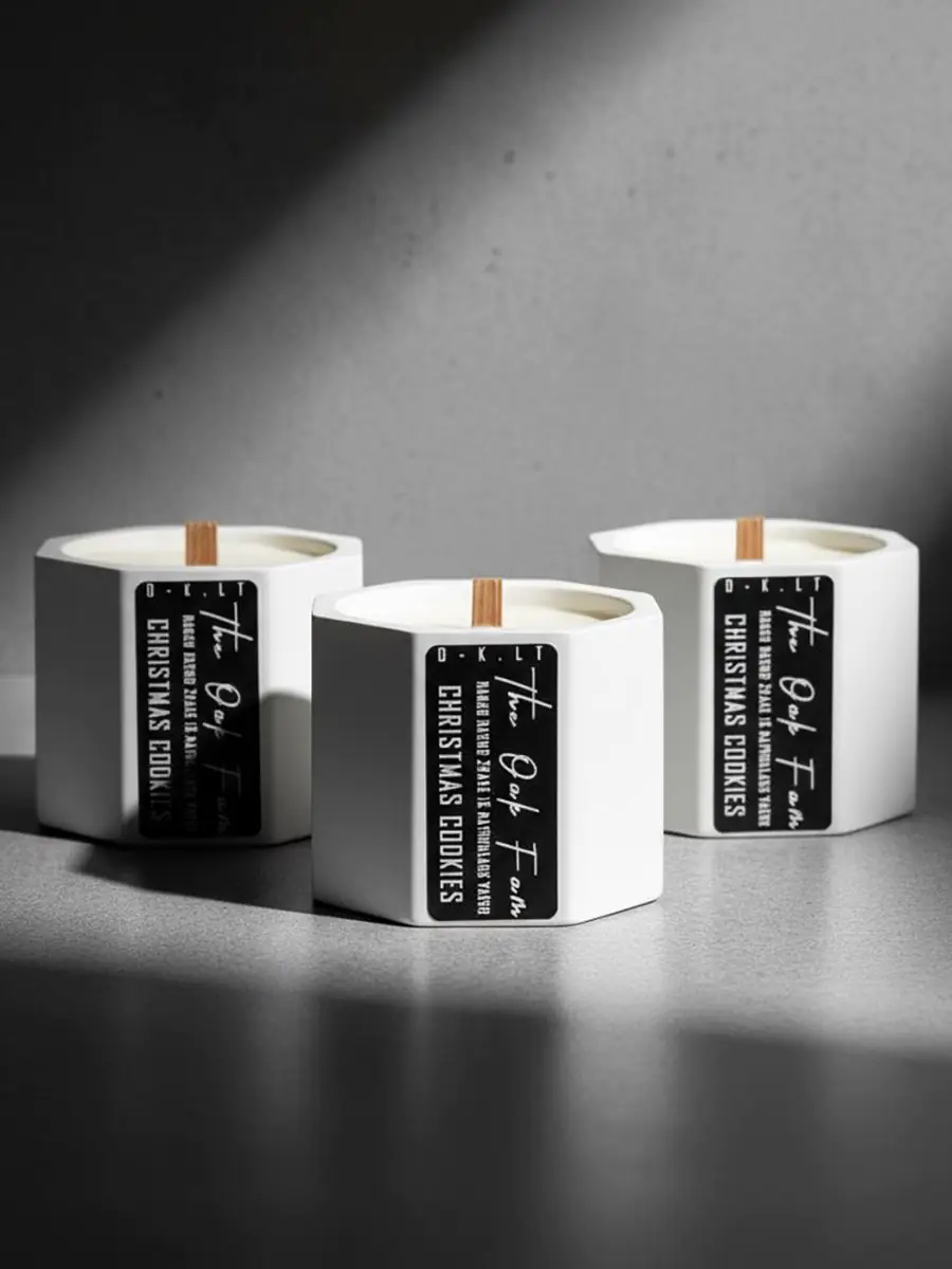 Natūralaus vaško aromatinė žvakė baltame gipsiniame indelyje (45g)