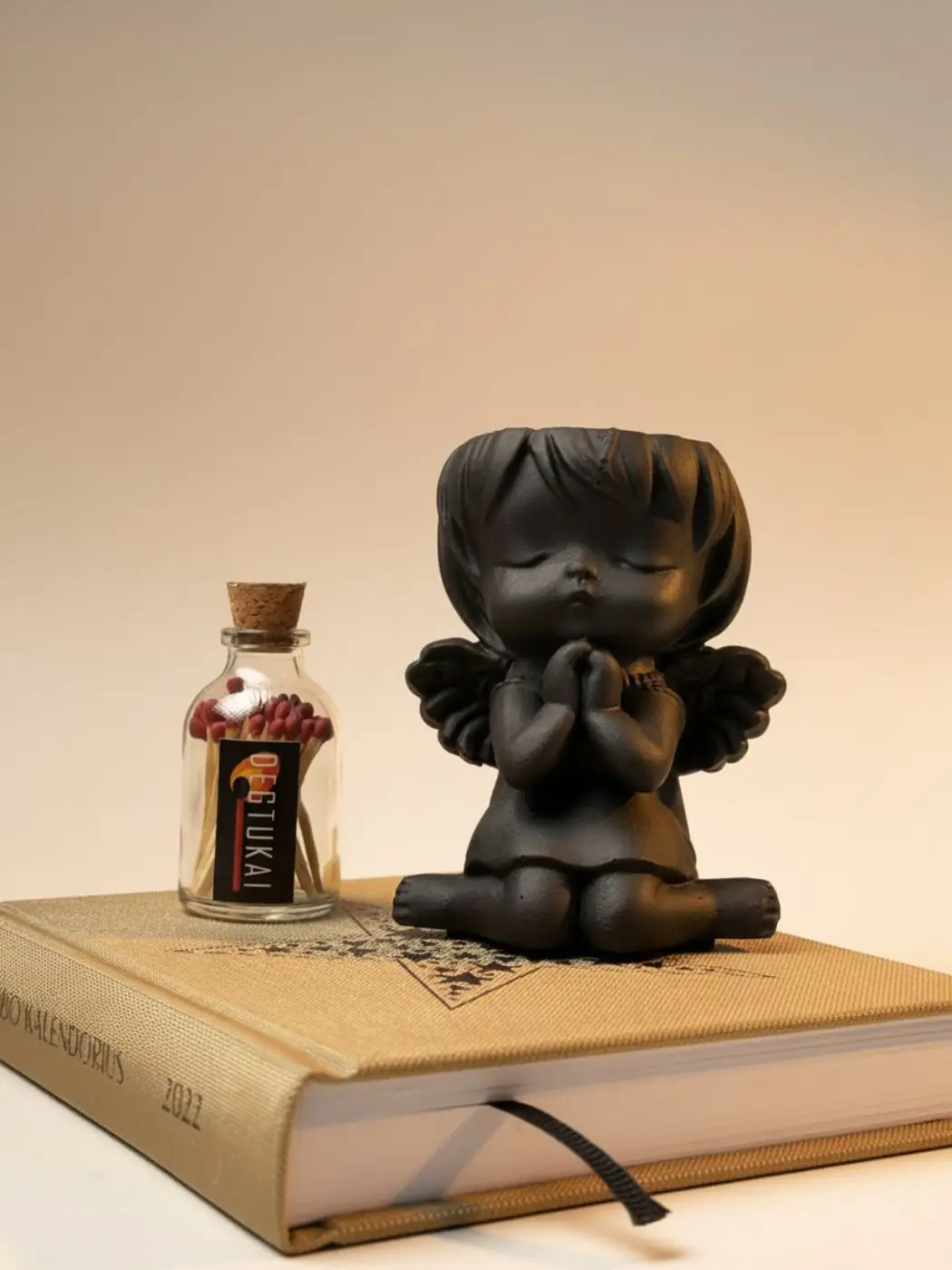 Kvapnioji žvakė „Angeliukas maldoje“, gipsinė figūrėlė (50g) Kvapnioji žvakė „Angeliukas maldoje“, gipsinė figūrėlė (50g)