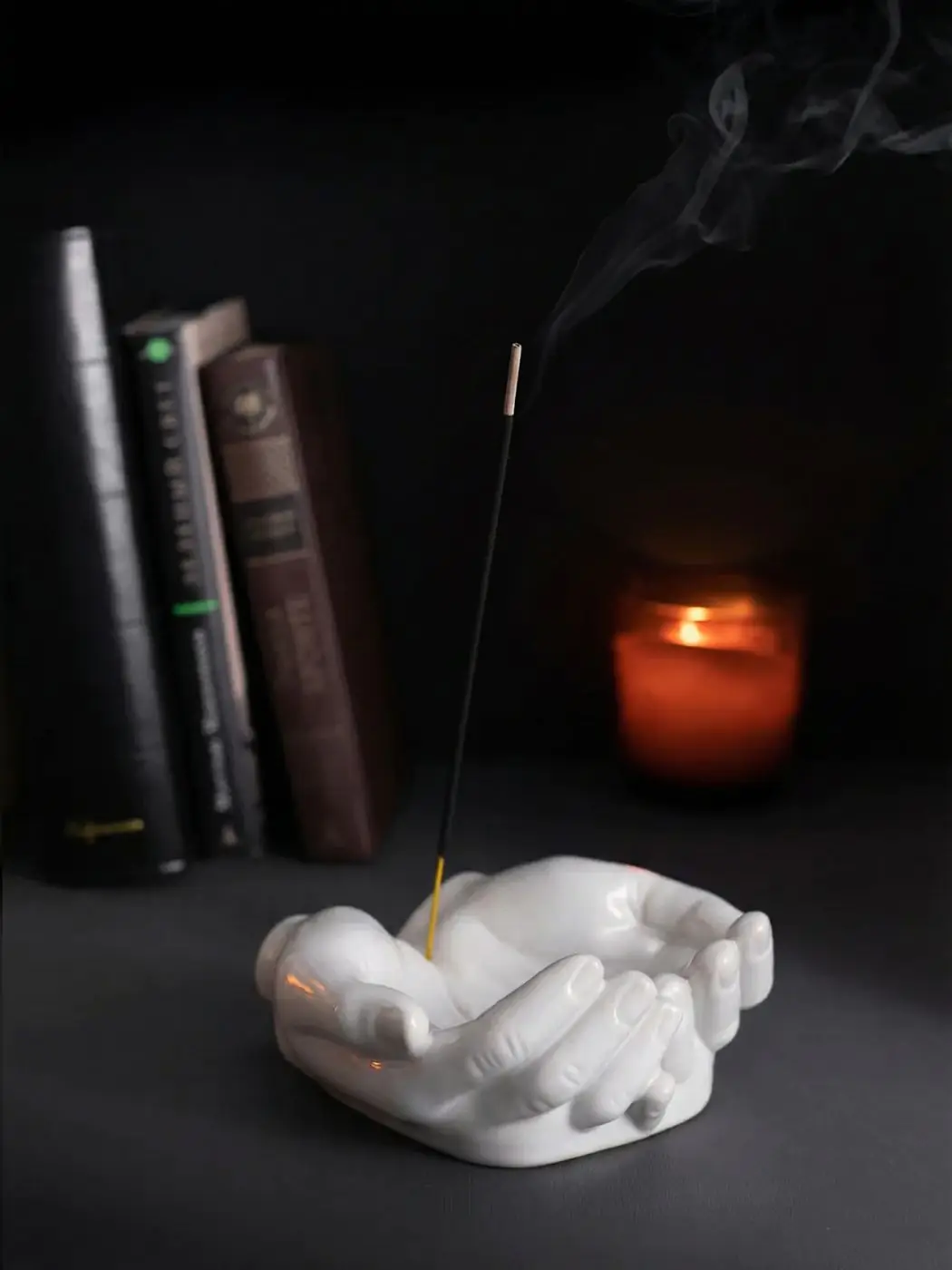 Padėklas, smilkalinė „Rankos“ baltos spalvos Padėklas, smilkalinė „Rankos“ baltos spalvos