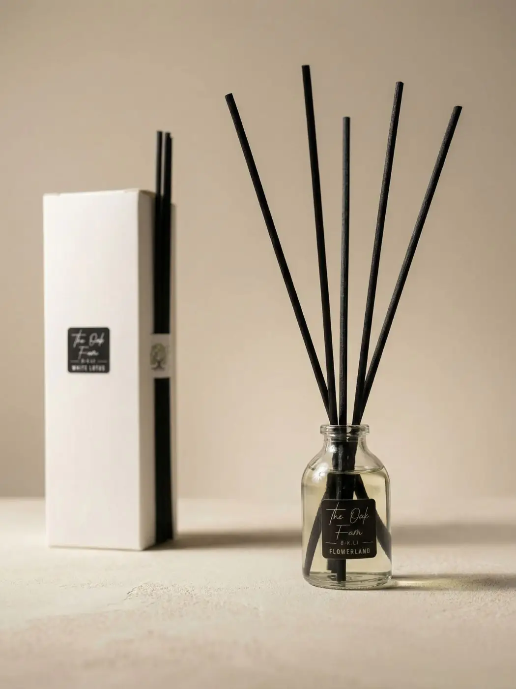 Namų kvapas „Glorious“ (30 ml) sukurs jaukią atmosferą ir pripildys erdvę maloniu aromatu. Kiekvienas gaminys kruopščiai pilamas rankomis – tai užtikrina dėmesį detalėms ir aukštą kokybę. Kompaktiškas dydis leidžia difuzorių pastatyti bet kurioje namų vietoje, o stilingas dizainas puikiai įsilieja į bet kurį interjerą. Namų kvapas „Glorious“ (30 ml) sukurs jaukią atmosferą ir pripildys erdvę maloniu aromatu. Kiekvienas gaminys kruopščiai pilamas rankomis – tai užtikrina dėmesį detalėms ir aukštą kokybę. Kompaktiškas dydis leidžia difuzorių pastatyti bet kurioje namų vietoje, o stilingas dizainas puikiai įsilieja į bet kurį interjerą.