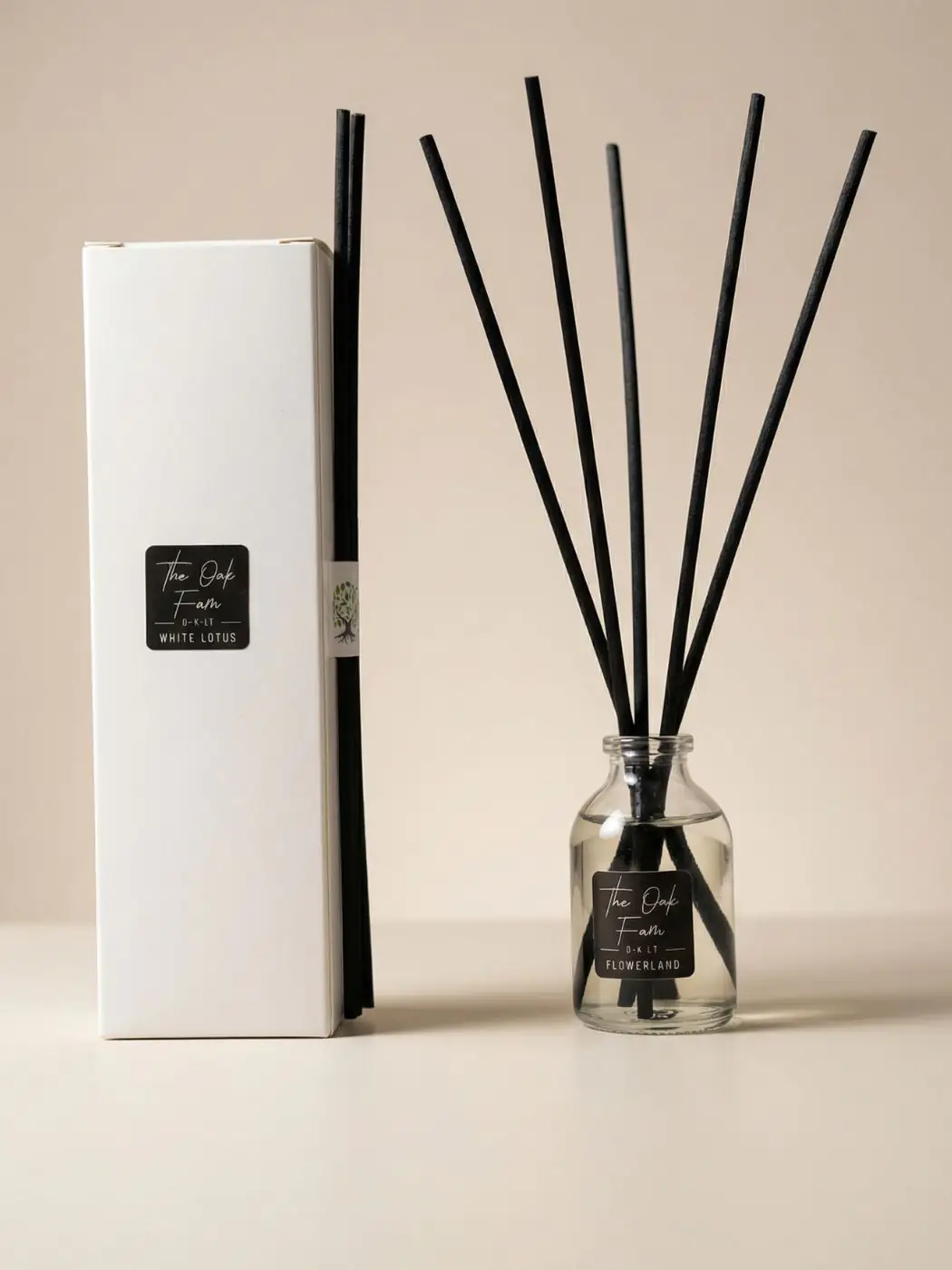 Namų kvapas „Glorious“ (30 ml) sukurs jaukią atmosferą ir pripildys erdvę maloniu aromatu. Kiekvienas gaminys kruopščiai pilamas rankomis – tai užtikrina dėmesį detalėms ir aukštą kokybę. Kompaktiškas dydis leidžia difuzorių pastatyti bet kurioje namų vietoje, o stilingas dizainas puikiai įsilieja į bet kurį interjerą. Namų kvapas „Glorious“ (30 ml) sukurs jaukią atmosferą ir pripildys erdvę maloniu aromatu. Kiekvienas gaminys kruopščiai pilamas rankomis – tai užtikrina dėmesį detalėms ir aukštą kokybę. Kompaktiškas dydis leidžia difuzorių pastatyti bet kurioje namų vietoje, o stilingas dizainas puikiai įsilieja į bet kurį interjerą.